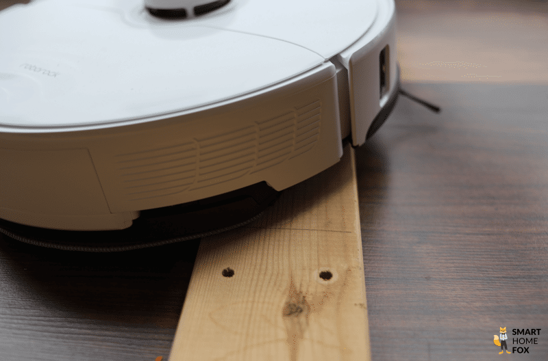 Roborock S8+ показывает свои способности к преодолению препятствий.